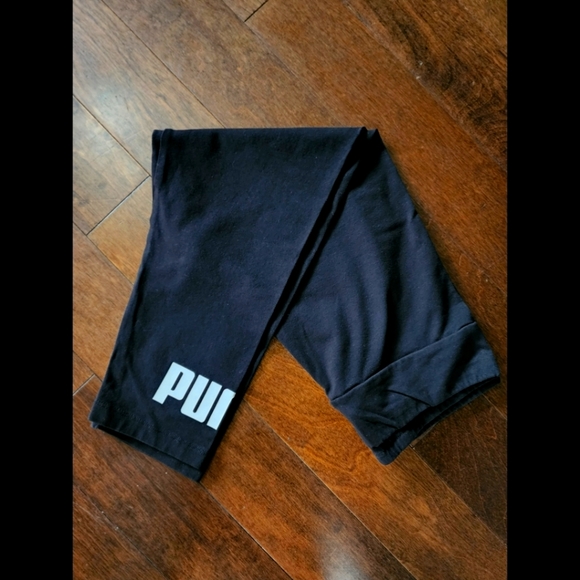 Puma Black Cropped Leggings. Size M.